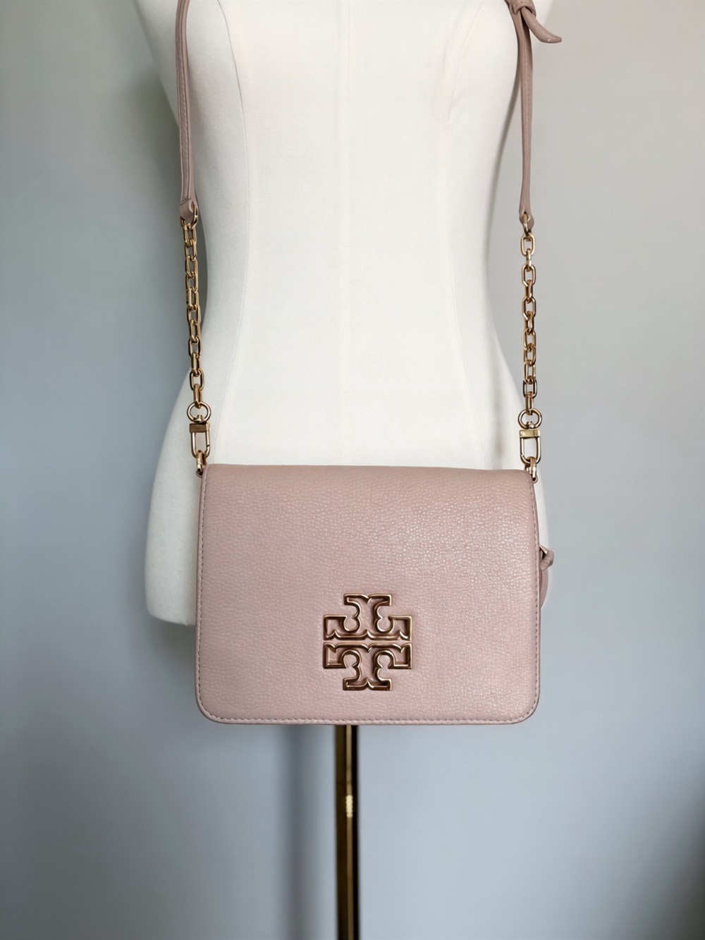 Tory Burch Emerson Blush Pebbled Leather Crossbody Bag Gold Logo Chain Strap